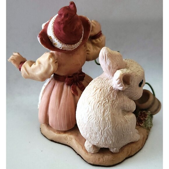 Enesco Lieblings KEEP IN TOUCH figurine Dutch gnome wee folk & rabbit can phone - Picture 11 of 12